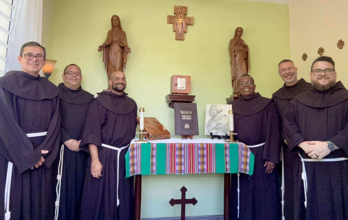 The new Blessed Giles of Assisi Fraternity was erected on Aug. 29. Pictured here in the friary chapel are Brothers Eddie Caro, OFM, Gerardo Vargas Cruz, OFM, Lisbany Pérez González, OFM, Jit Manuel Castillo, OFM, Erick Lopez, OFM, and Junior Casas, OFM. (Photo courtesy of Br. Erick López, OFM)