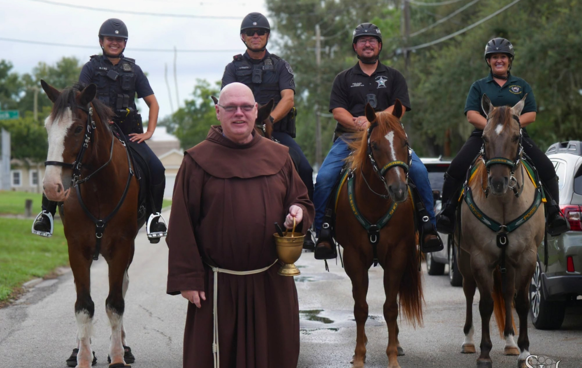 Br. Michael Jones, OFM, provides the hooved helpers in law enforcement with a St. Francis blessing. (Photo courtesy of Sacred Heart Parish)