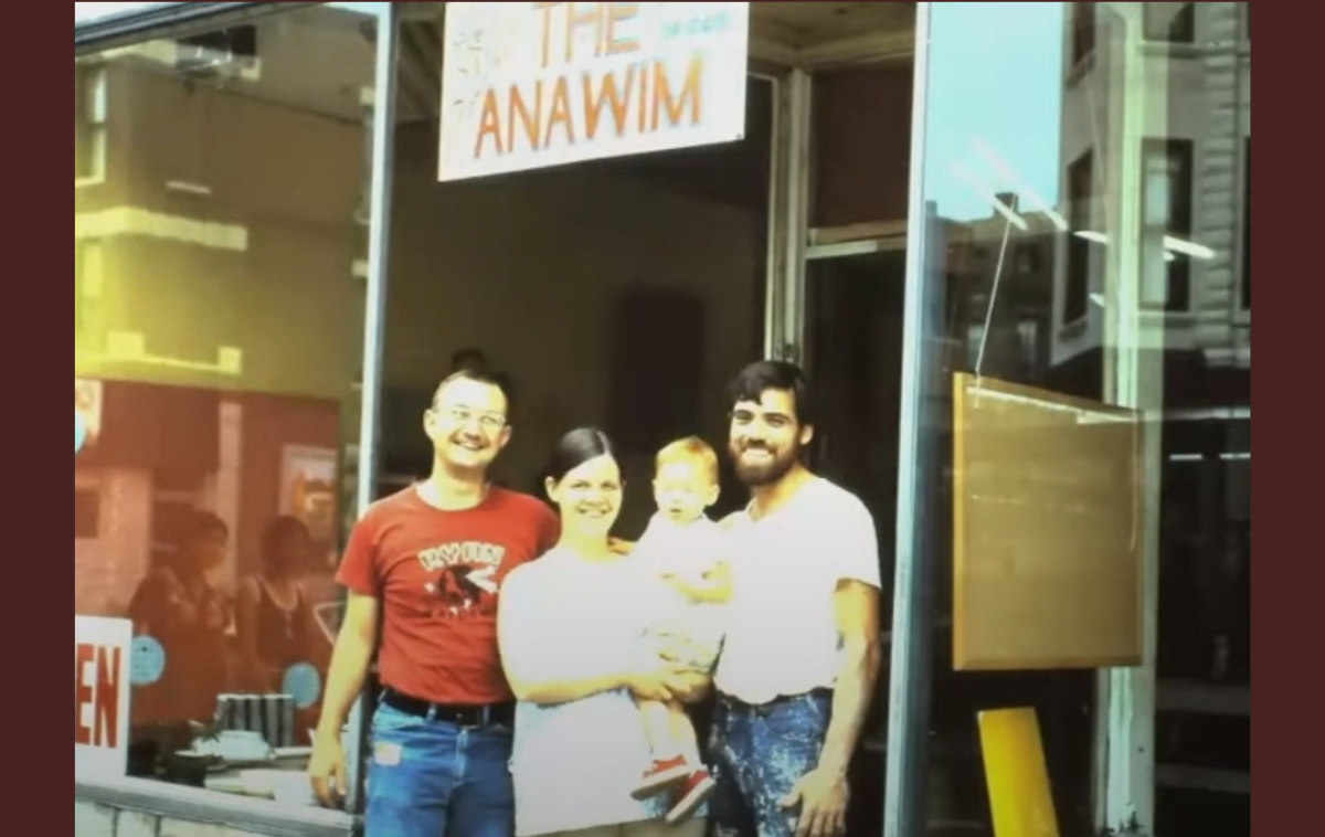 Early Gospel Family members Tom and Carol LaPointe stand at the door of the Anawim storefront in Chicago with their child and Fr. Tony Taschetta, who was visiting from the Joliet, Illinois diocese. Anawim, like the current Franciscans Downtown establishment in Wisconsin, offered a respite for anyone in need – a community feature Br. David Buer, OFM, suggests today’s spiritual renewal could benefit from. (Photo courtesy of Br. David)