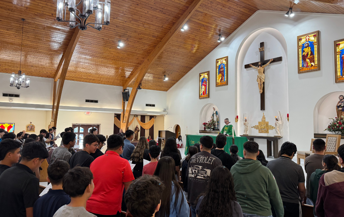 Br. Jeffery Jordan, OFM, led Mass for a youth retreat at Holy Family
Catholic Church in Edinburg, Texas. Of 132 teens, 130 attended from Holy Family Parish and two from Sacred Heart Parish. (Photo by Br. Tyler Harris, OFM)